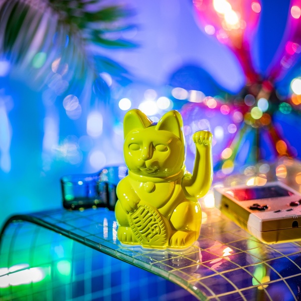 Lucky Cat - Glossy Yellow 8,5 x 10,5 x 15 cm - 2 Lucky Cat - Glossy Yellow 8,5 x 10,5 x 15 cm - 2