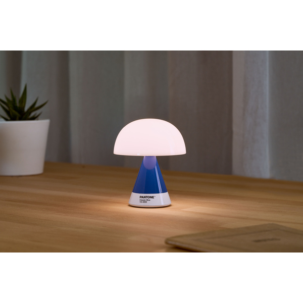 Lexon x Pantone | Επιτραπέζιο LED Φωτιστικό Mina M - Classic Blue - 1 Lexon x Pantone | Επιτραπέζιο LED Φωτιστικό Mina M - Classic Blue - 1