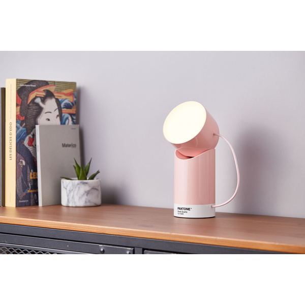 Lexon x Pantone | Φορητό φωτιστικό LED με κινούμενη κεφαλή - Rose Quartz - 1 Lexon x Pantone | Φορητό φωτιστικό LED με κινούμενη κεφαλή - Rose Quartz - 1