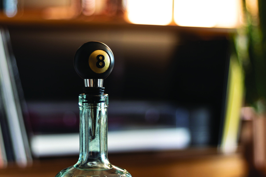 Πώμα Μπουκαλιού νο.8 Μπάλα Μπιλιάρδου, Drinks Break - Iron & Glory™, Suck UK™ - 4 Πώμα Μπουκαλιού νο.8 Μπάλα Μπιλιάρδου, Drinks Break - Iron & Glory™, Suck UK™ - 4