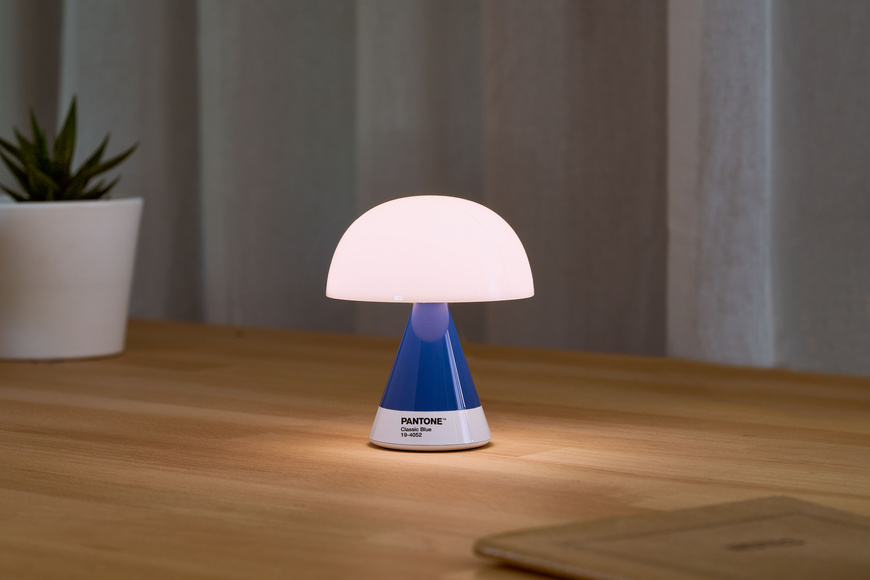 Lexon x Pantone | Επιτραπέζιο LED Φωτιστικό Mina M - Classic Blue - 1 Lexon x Pantone | Επιτραπέζιο LED Φωτιστικό Mina M - Classic Blue - 1